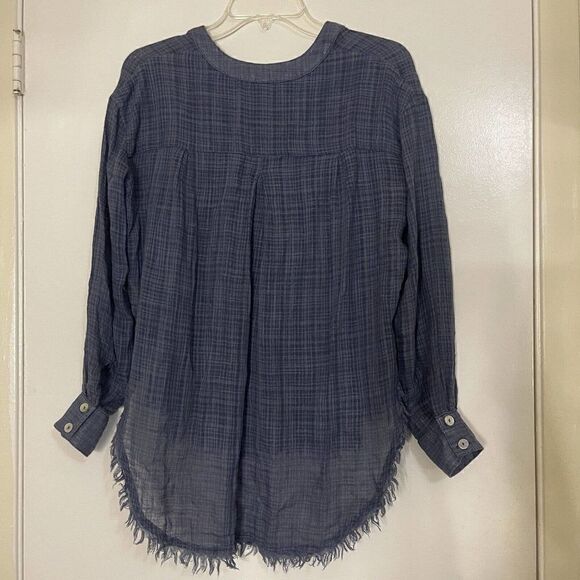 Free People Talk To Me Top Blue raw hem blouse size XS Retails $98 - Picture 3 of 6
